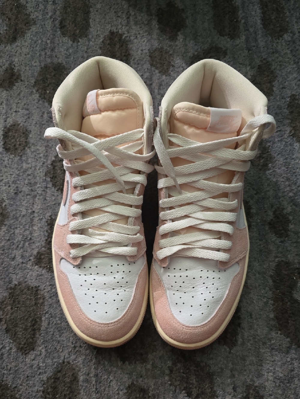 Jordan 1 High - Picture 2 of 8
